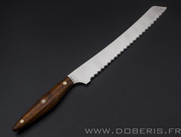 Un couteau à pain